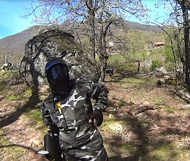 Con la equipacion de paintball.jpg